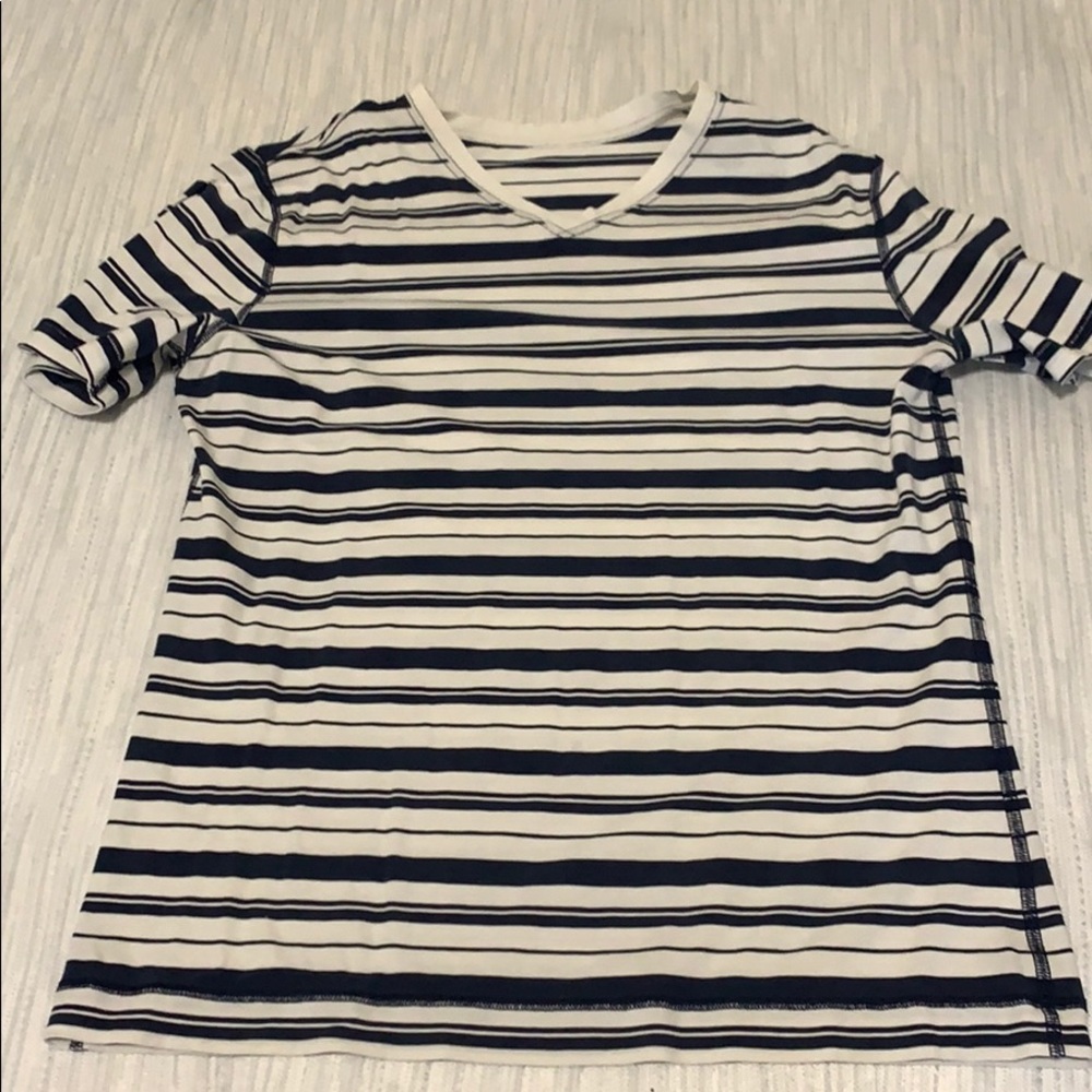 V neck T lulu t shirt